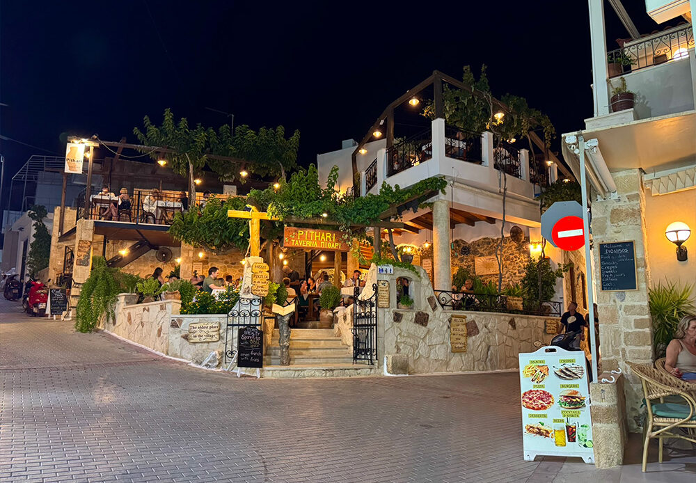 Koutouloufari-Grieks-dorp-met-uitzicht-sfeer-en-veel-lekker-eten