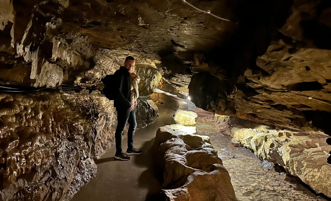 St. Beatus grotten bezoeken Prachtige grot bij Interlaken met uitzicht op de Thunersee (4)