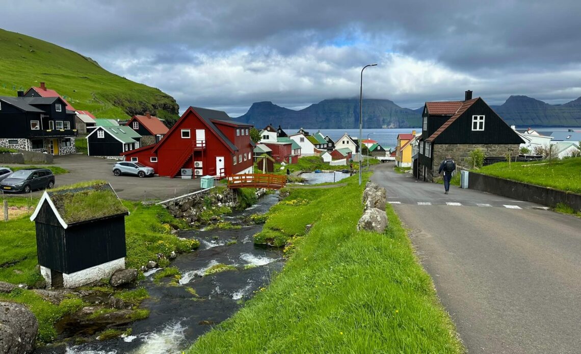 Gjógv auf den Färöern: Schlucht, Wanderung und Tipps